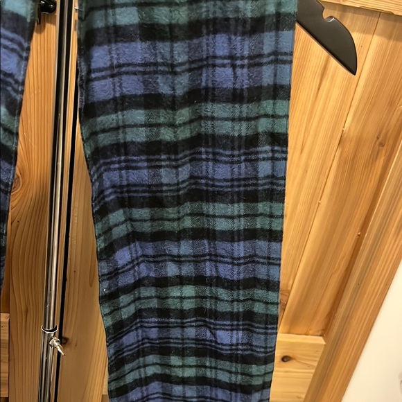 The Vermont Flannel Co. Classic Blue and Green Tartan Scarf - Picture 4 of 9